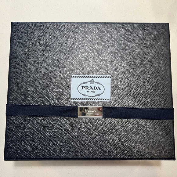 Prada Re-Edition 2005 Saffiano Leather Bag - Picture 12 of 16